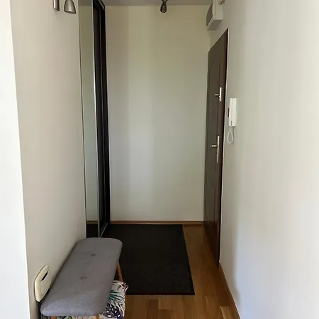 Quiet Enclave Near The Airport 公寓 *