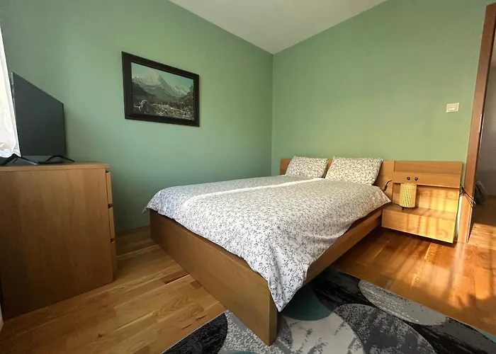 Apartment Quiet Enclave Near The Airport Breslau