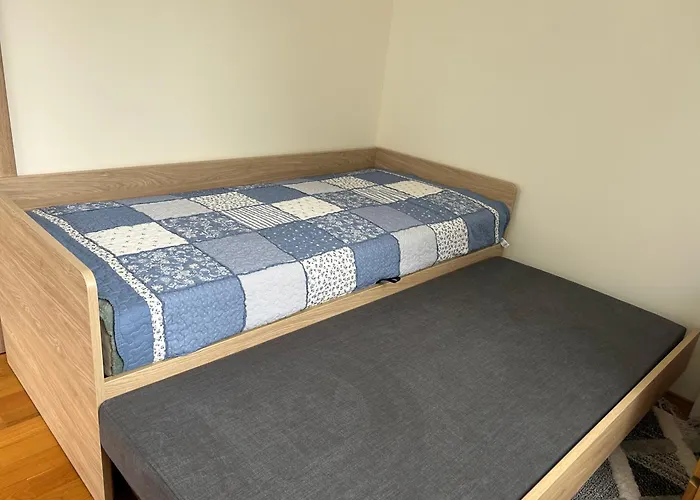 Quiet Enclave Near The Airport Apartment *