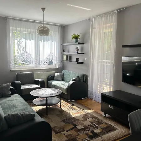Quiet Enclave Near The Airport *