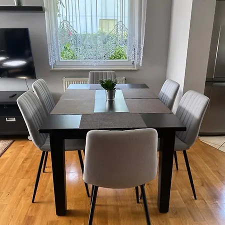 Quiet Enclave Near The Airport