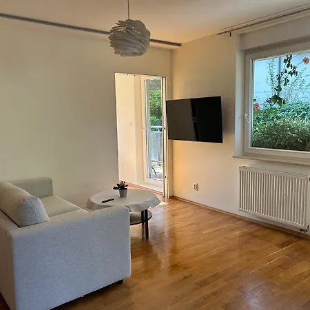Apartman Quiet Enclave Near The Airport