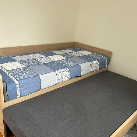 Quiet Enclave Near The Airport Apartment *